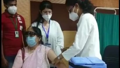 राजस्थान में 72 साल की महिला को लगा पहला टीका,कहा-पहले डर लगता था, PM को देख हिम्मत आई..Thanks मोदीजी