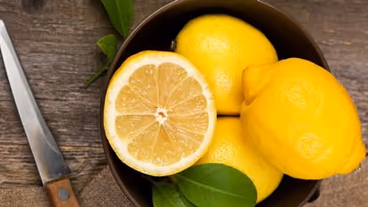 ಲೆಮೆನ್ ಎಸೆನ್ಸಿಯಲ್ ಆಯಿಲ್ ಬಳಸಿ ಚರ್ಮದ ಅಂದ ಹೆಚ್ಚಿಸಿ