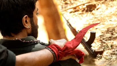 రెడ్  క్లాత్‌‌.. ఏకే 47 గన్‌.. కామ్రేడ్‌గా మారిన రామ్‌చరణ్‌..బర్త్ డే ట్రీట్‌ రెడీ?