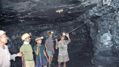 సింగరేణిపై పార్లమెంట్లో టీఆర్ఎస్ ఆందోళన.. ఎవరూ అడ్డు చెప్పలేదు, తెలంగాణనే ఇలా : ప్రహ్లాద్ జోషి