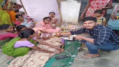 వలంటీర్ అత్యుత్సాహం: చనిపోయిన మహిళకు పింఛన్