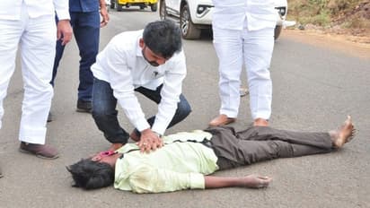 వికారాబాదులో చచ్చిపోయే మనిషిని బతికించిన ఎమ్మెల్యే