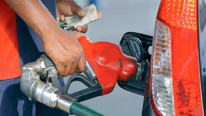 Petrol Diesel Tax Cut: பெட்ரோல், டீசல் மீதான வரி குறைகிறது? என்ன காரணம்? மத்திய அரசு பரிசீலனை