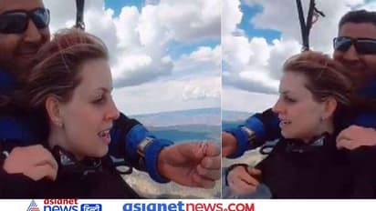 आसमान में हवा में लटकर प्रेमिका को शादी के लिए किया प्रपोज, Video देख हर कोई रह गया Shocked