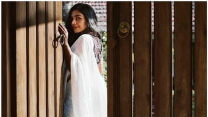 'ഇടവഴിയിലെ കാലൊച്ച', ഫോട്ടോയുമായി രജിഷ വിജയൻ!