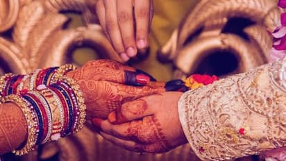 కాపురానికి పనికిరాడన్న విషయం దాచి పెళ్లి.. వారానికే అత్తింటిఎదుట కోడలు ధర్నా..