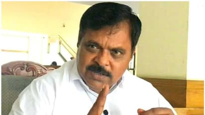 അധികാരം കിട്ടിയെന്ന് കരുതി ഇഷ്ടക്കാരെ എല്ലായിടത്തും നിയമിക്കാനാവില്ല: ജോസഫ് വാഴക്കൻ