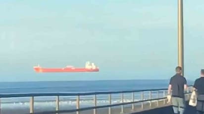 കടലിലല്ല, ആകാശത്തൊരു കപ്പല്‍, എന്താണ് യാഥാര്‍ത്ഥ്യം ?