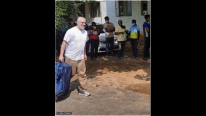 துப்பாக்கி சுடும் பயிற்சியில் தல அஜித்... மொட்டை தலை, சால்ட் அண்ட் பெப்பர் லுக்கில் வைரல் போட்டோஸ்...!