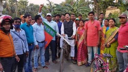 ভোট প্রচারে রঙিন হচ্ছে নন্দীগ্রাম, সাইকেলে বিজেপির পাতাকা নিয়ে প্রচারে শুভেন্দুর ডানহাত কণিষ্ক