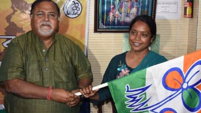 তৃণমূলে যোগ দিলেন সাঁতালি অভিনেত্রী বীরবাহা হাঁসদা, জঙ্গলমহলের ক্ষত কি মেরামত করতে পারবেন