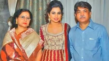 கர்ப்பமாக இருக்கிறேன்... பிரபல பாடகி ஸ்ரேயா கோஷல் முதல் முறையாக வெளியிட்ட புகைப்படம்!