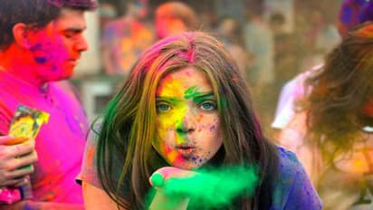 রঙে মেতে ওঠার আগে জেনে নিন, হোলি ও দোল এই দুই উৎসবের মধ্যে তফাৎ কোথায়