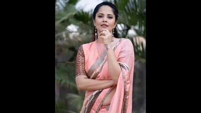 అనసూయ చేసిన పనికి పోలీస్ కంప్లైంట్ ఇస్తానంటున్న నెటిజెన్... ఇంతకీ ఆమె చేసిన నేరం తెలిస్తే షాక్ అవుతారు