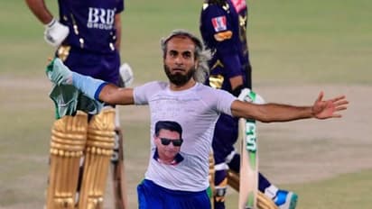 వికెట్ తీయగానే జెర్సీ విప్పిన ఇమ్రాన్ తాహీర్... అతని ఫోటోతో నివాళి...