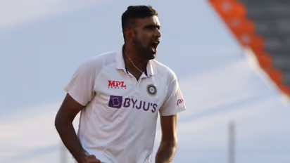 రెండు బంతుల్లో రెండు వికెట్లు... రవిచంద్రన్ అశ్విన్ మ్యాజిక్... కష్టాల్లో ఇంగ్లాండ్...