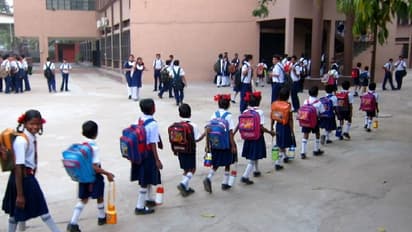 MP सरकार का बड़ा फैसला: इस साल भी नहीं खुलेंगे 5वीं तक स्कूल, 10वीं-12वीं की परीक्षा होंगी ऑफलाइन