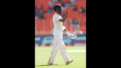 ಶೂನ್ಯ ಸಂಪಾದನೆಯಲ್ಲಿ ಧೋನಿ ದಾಖಲೆ ಸರಿಗಟ್ಟಿದ ಕ್ಯಾಪ್ಟನ್‌ ಕೊಹ್ಲಿ..!