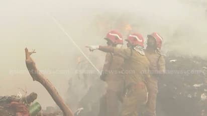 ബ്രഹ്മപുരത്തെ അഗ്നിബാധയ്ക്ക് കാരണം സ്‌മോൾഡറിംഗ് എന്ന കളക്ടറുടെ വാദം തള്ളി വിദഗ്ദ്ധർ