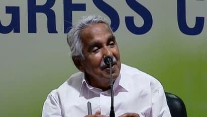 ഡോളർ കടത്ത് കേസ്; സ്വപ്നയുടെ മൊഴിയിൽ ഉടൻ നിയമനടപടി തുടങ്ങണമെന്ന് ഉമ്മൻ ചാണ്ടി