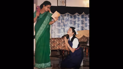 సుమ రేర్‌ అండ్‌ అన్‌సీన్‌ పిక్స్ః అబ్బాయిగా మారిన టాప్‌ యాంకర్‌..డాన్స్ లో ఆమెకి ఆమే సాటి!