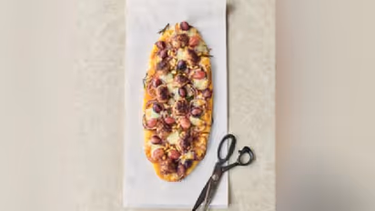 പിസയില് ഇതെല്ലാം ചേര്ക്കുമോ? പ്രമുഖ ഷെഫിന്റെ വീഡിയോ വൈറലാകുന്നു