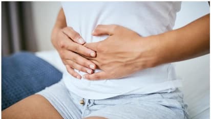 Cancer Symptoms : പതിവായ മലബന്ധവും ഛര്‍ദ്ദിയും വയറുവേദനയും; നിസാരമായി തള്ളിക്കളയാന്‍ വരട്ടെ...