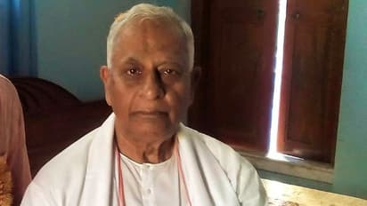 মাস্টারমশাই রবীন্দ্রনাথ এবার সিঙ্গুরে শিল্প চান, টাটা এলেও আপত্তি নেই