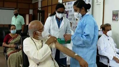 മാർ ജോർജ്ജ് ആലഞ്ചേരി വാക്സീൻ സ്വീകരിച്ചു; ആരോഗ്യമേഖലയ്ക്ക് കർദ്ദിനാളിന്റെ പ്രശംസ