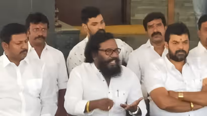 #BREAKING திமுகவுக்கு ஆதரவு இல்லை... வான்டடாக போய் அசிங்கப்பட்ட கருணாஸின் அதிரடி முடிவு...!