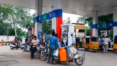 ಅಲ್ಲಿ ಇಳಿಕೆ, ಇಲ್ಲಿ ಏರಿಕೆ; ನಿಮ್ಮೂರಿನ ಪೆಟ್ರೋಲ್-ಡೀಸೆಲ್ ದರ ಎಷ್ಟಿದೆ?