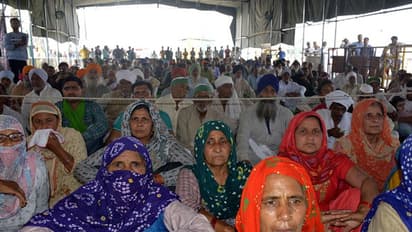 വനിത ദിനത്തിൽ കര്ഷക സമരം ഏറ്റെടുത്ത് സ്ത്രീകൾ; ട്രാക്ടര് ഓടിച്ചും സ്ത്രീകൾ സമരത്തിനെത്തി