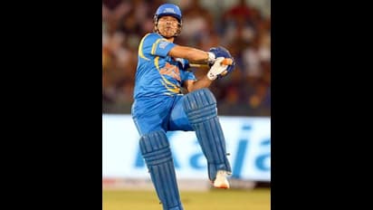 వాళ్ల కంటే వీళ్లే బాగా ఆడుతున్నారు... టీమిండియా కంటే అదరగొడుతున్న ఇండియా లెజెండ్స్...