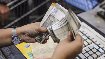 20 ട്വന്റിയിൽ പ്രിയമേറി, 20 കോടി പോക്കറ്റിലാക്കാൻ വൻ തിരക്ക്; കഴിഞ്ഞ വര്ഷത്തേക്കാൾ വര്ദ്ധന 12 ലക്ഷത്തിലധികം