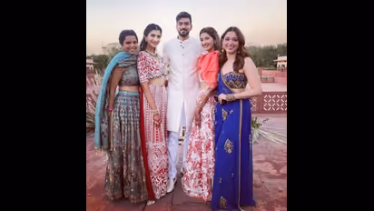 தோழி திருமணத்தில்... விதவிதமான உடையில் கலக்கிய தமன்னா! இது கொஞ்சம் ஓவர் தான்!