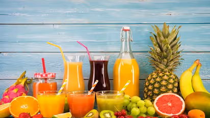 फल खाने के बाद पानी पीना सही या गलत? कहीं आजतक आप भी तो नहीं कर रहे थे इतनी बड़ी गलती