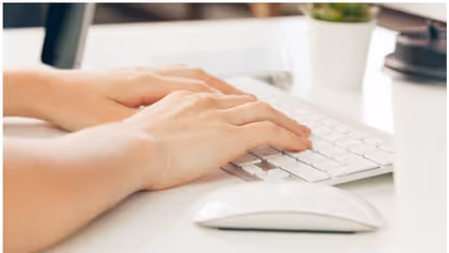 അന്താരാഷ്ട്ര വനിതാ ദിനം; തെലങ്കാന സര്‍ക്കാര്‍ സര്‍വീസിലെ വനിത ജീവനക്കാർക്ക് അവധി പ്രഖ്യാപിച്ചു