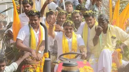 హిందూపురం: బాలయ్య ప్రచారంలోకి దూసుకొచ్చిన వైసీపీ కార్యకర్తలు, ఉద్రిక్తత