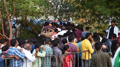 శ్రీకారం ప్రీ రిలీజ్ ఈవెంట్ కి పోటెత్తిన అభిమానులు!