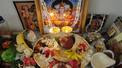 ದೇವರ ಬಳಿ ನೈವೇದ್ಯವನ್ನು ಹಾಗೆಯೇ  ಬಿಟ್ರೆ, ನಕರಾತ್ಮಕ ಪರಿಣಾಮ ಬೀರುತ್ತೆ! 