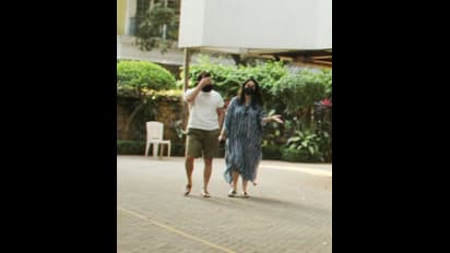 ಡೆಲಿವರಿ ನಂತ್ರ ಮೊದಲಬಾರಿ ಹೊರಗೆ ಕಾಣಿಸಿಕೊಂಡ ಕರೀನಾ