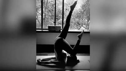 കിടിലന്‍ യോഗാ പോസുമായി നടി; ചിത്രം വൈറല്‍