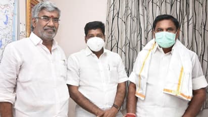 எடப்பாடியின் யார்க்கர் பவுலிங்கில் கிளின் போல்டான டி.டி.வி, அமமுகவில் விழுந்த முதல் விக்கெட்!*