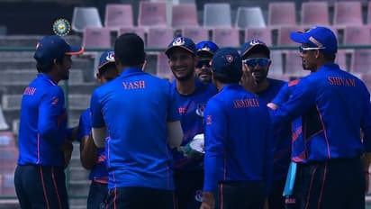 விஜய் ஹசாரே அரையிறுதி: குஜராத்தை வீழ்த்தி ஃபைனலுக்கு முன்னேறியது உத்தர பிரதேச அணி