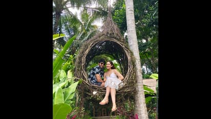 2 -ஆம் ஆண்டு திருமணநாளை கொண்டாடும் ஆர்யா - சாயிஷா ஜோடி..! லேட்டஸ்ட் ரொமான்டிக் போட்டோஸ்..!