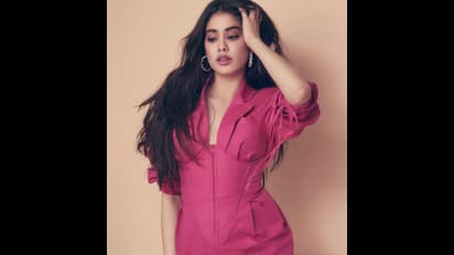 এ কি কাণ্ড, নিজের কোন ভয়ানক খামতির কথা করিনার সামনে ফাঁস করলেন জাহ্নবী