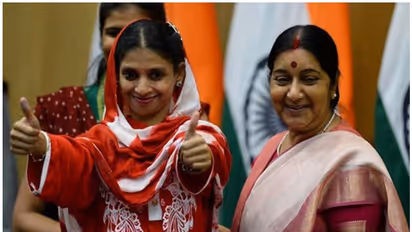 সফল হল সুষমা স্বরাজের স্বপ্ন, ১৮টি বসন্ত পার করে গীতা খুঁজে পেলেন নিজের মাকে