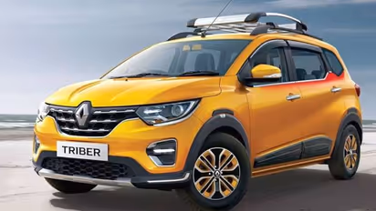 ഇന്നോവയെ വിറപ്പിച്ച ഇത്തിരിക്കുഞ്ഞന് കയ്യടിച്ച് ജനം!