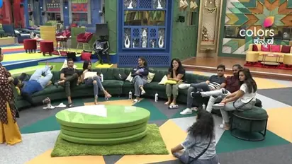 ನಿಧಿ ಸುಬ್ಬಯ್ಯ ಮುಖಕ್ಕೆ ಮಸಿ ಮಸಿ.. ಯಾರೆಲ್ಲ ಸಿಂಗಲ್ ಹುಡುಗೀರು ಬಹಿರಂಗ!