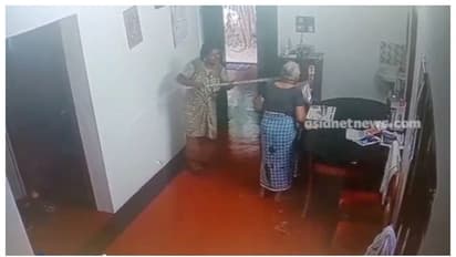 ഹാളിൽ മലമൂത്ര വിസർജനം നടത്തി; മാവേലിക്കരയിൽ വയോധികയ്ക്ക് ഹോം നഴ്സിന്റെ ക്രൂരമർദ്ദനം, തുടയെല്ല് പൊട്ടി